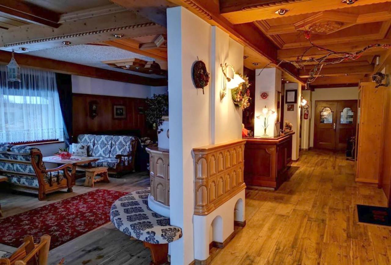 Hotel Rosalpina ロッカ・ピエートレ エクステリア 写真