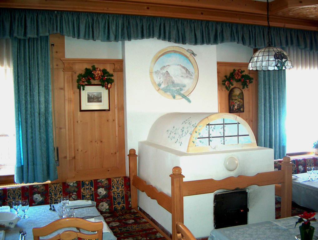 Hotel Rosalpina ロッカ・ピエートレ エクステリア 写真