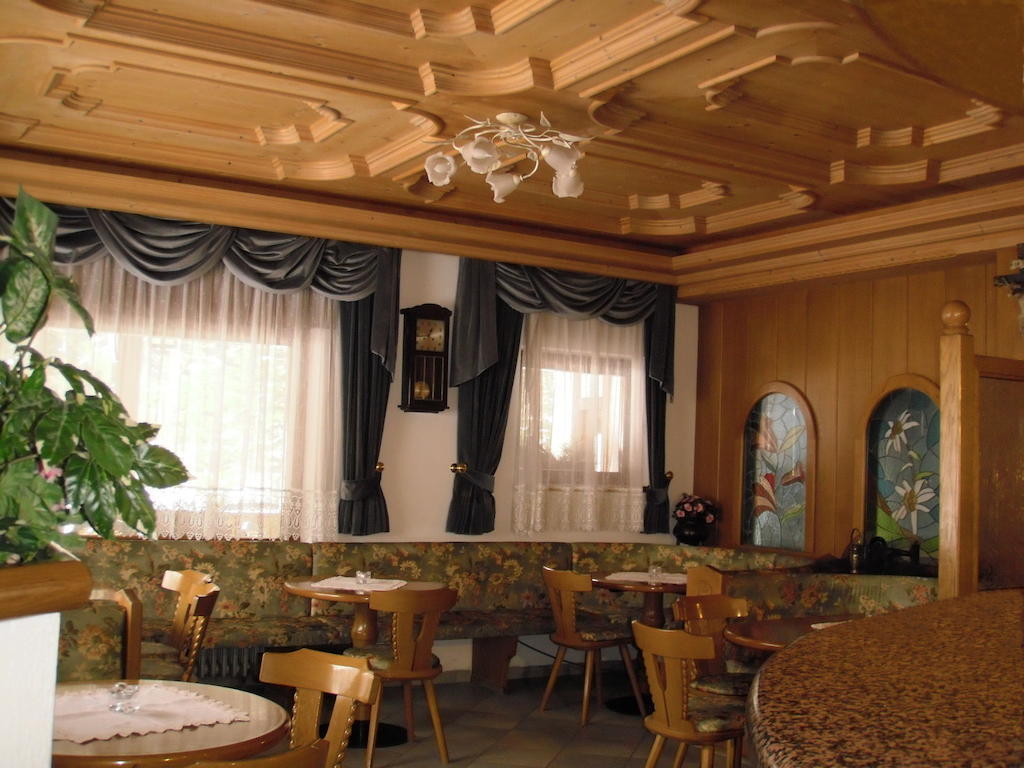 Hotel Rosalpina ロッカ・ピエートレ エクステリア 写真